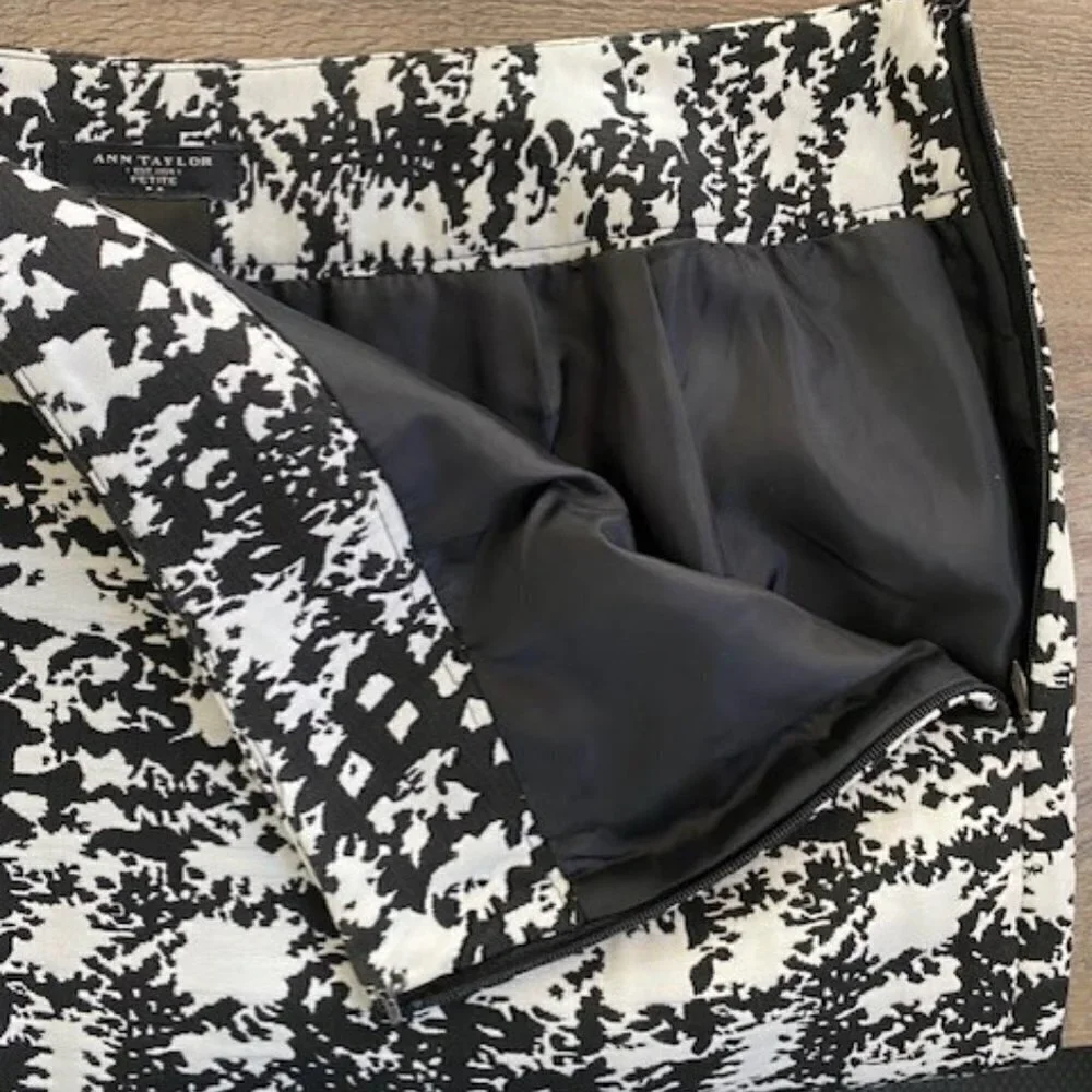ANN TAYLOR Graphic Print Black White Mini Skirt 6 Petite - Picture 13 of 13